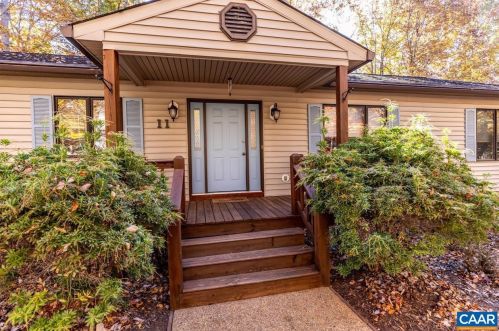 11 Barrett St, Bybee, VA 22963-2553