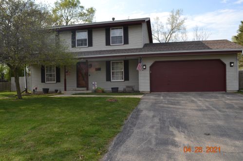 328 Foxmead Dr, Waterford WI  53185-4427 exterior