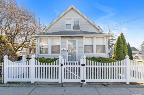 94 Waldorf Ave, Floral Park NY  11003-1519 exterior