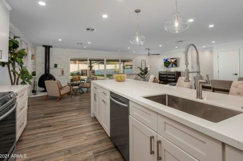 8649 Plz Ave, Scottsdale AZ 85250-6706 exterior