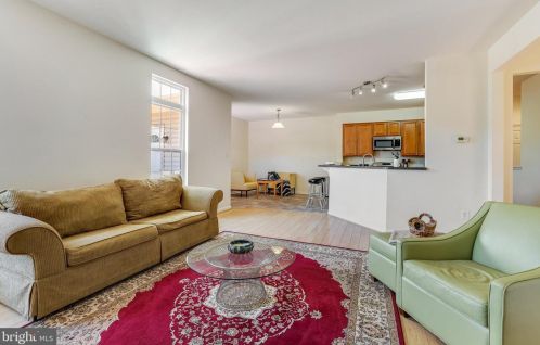 11 Broad Way, Lovettsville VA  20180-8608 exterior