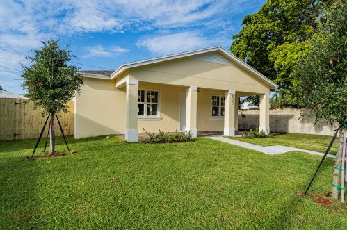 520 59th St, West Palm Beach, FL 33407-2528