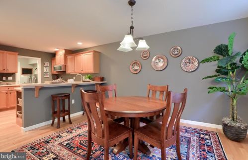 34 Red Leaf Ln, Lancaster PA 17602-7000 exterior