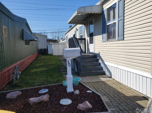 30 Coke Ave, Avenel NJ  07001-1913 exterior