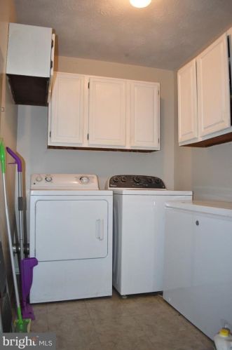 557 Ash St, Strasburg VA  22657-2027 exterior