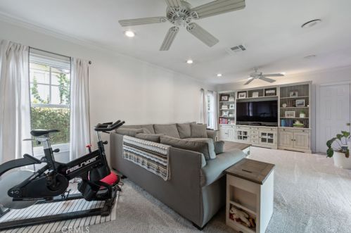 6880 10th St, Long Beach CA  90815-4930 exterior