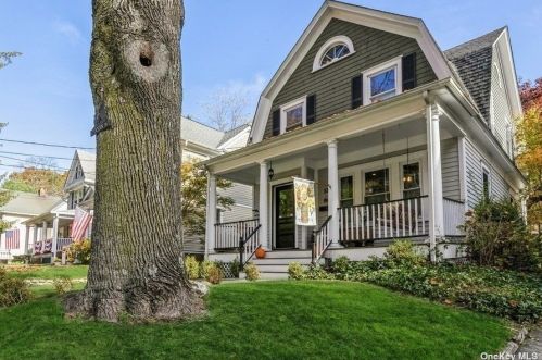 32 Ocean Ave, Northport, NY 11768-1811
