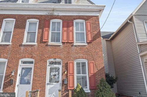 127 Pleasant St, Hanover, PA 17331-3222