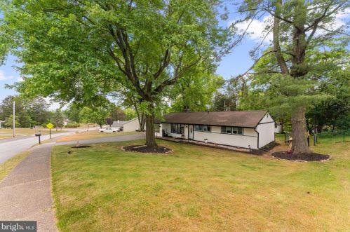 2508 Hillside Dr, Norristown, PA 19403-3610