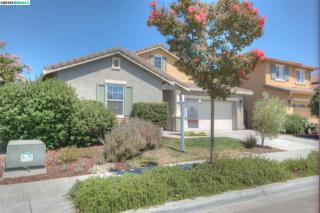 1010 Clear Lake Dr, Oakley, CA 94561-3515
