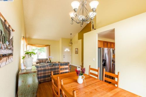 1408 Greenfield Cir, Pinole CA  94564-2136 exterior