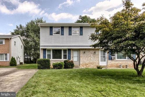 319 Juniper St, Carlisle PA  17013-2524 exterior