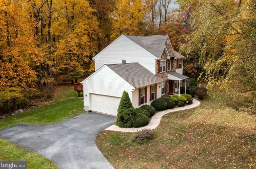 1409 Deer Meadow Ln, Boothwyn, PA 19060-1925