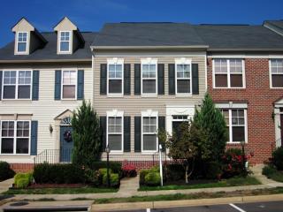 9201 Alvyn Lake Cir, Bristow, VA 20136-6148