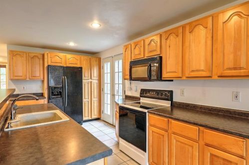 44 Rosemont Ave, Cumberland RI  02864-7519 exterior