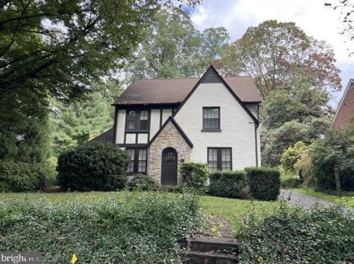 1299 Hillside Dr, Lancaster, PA 17603-4704