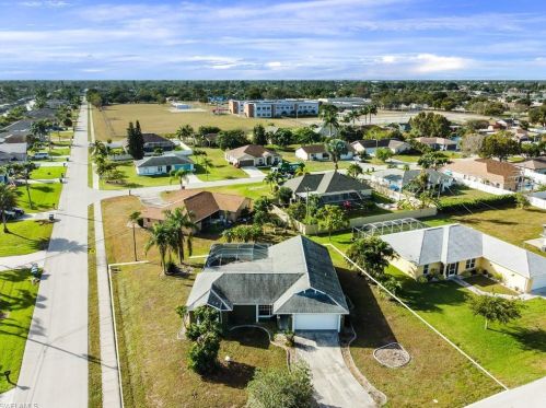 202 34th St, Cape Coral, FL 33914-5032
