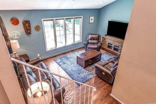 6 Stuart Ct, Huntington Station NY  11746-4237 exterior