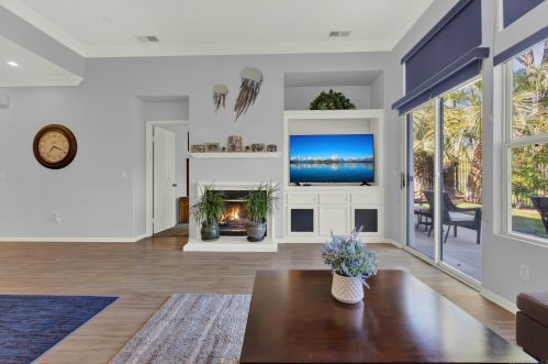 2346 Fallbrook Pl, Escondido CA  92027-6738 exterior