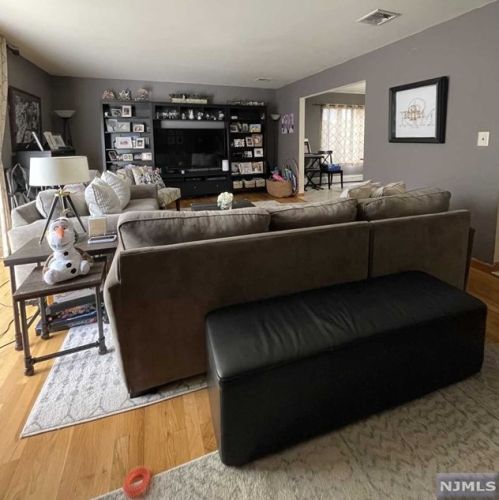 465 Washington Ave, Cliffside Park NJ  07010-1814 exterior