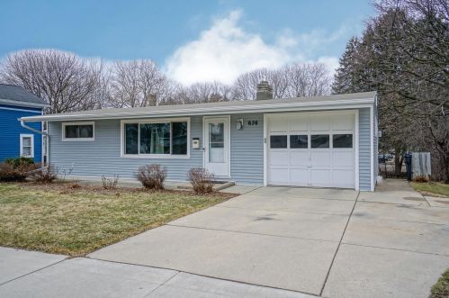 636 Delafield St, Waukesha, WI 53188-3057