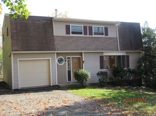 48 Connors Rd, Middletown, NY 10941-1863