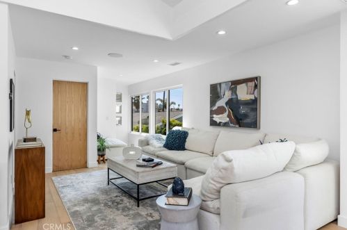 705 Juanita Ave, Redondo Beach CA  90277-2227 exterior