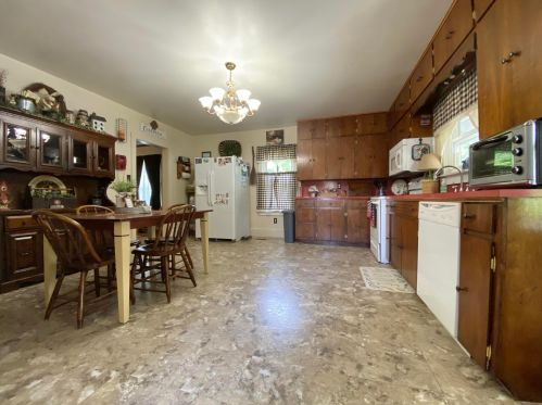 11086 Number Eight Hollow Rd, New Lexington, OH 43764-9664