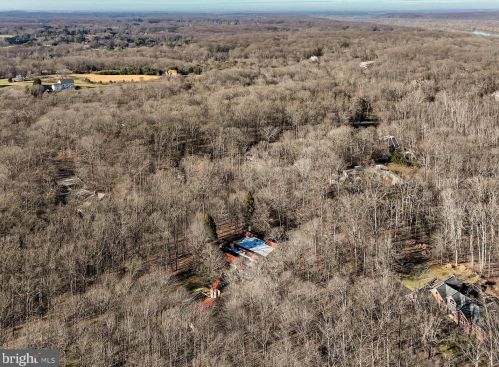 9411 Piscataway Ln, Great Falls, VA 22066-3702