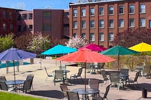 222 Williams St, Glastonbury CT  06033-2304 exterior