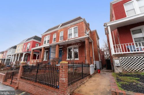 735 Gresham Pl, Washington, DC 20001-3823