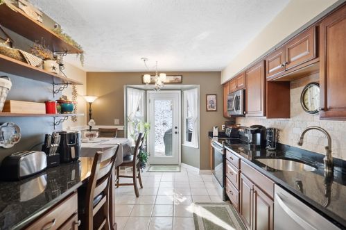 7044 Clubview Dr, Bridgeville PA  15017-1097 exterior