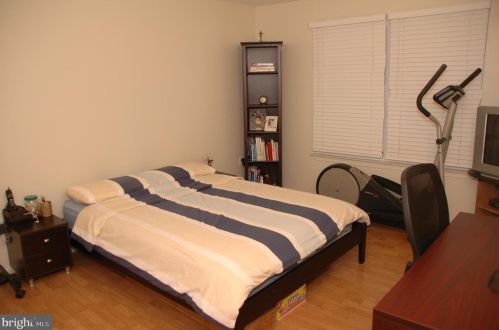 37 Hemlock Ct, Trenton NJ  08619-4629 exterior