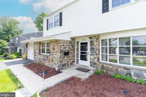 2231 Oakwyn Rd, Miquon, PA 19444-2236