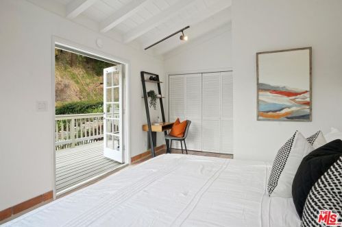 3531 Coldwater Canyon Ave, North Hollywood CA  91604-4060 exterior