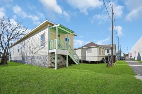 4210 Church St, Galveston TX  77550-1118 exterior