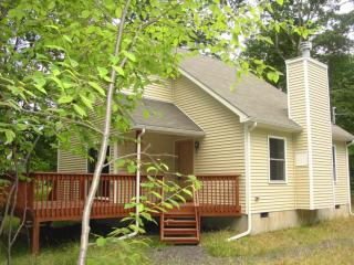 105 Keystone Dr, Dingmans Ferry PA  18328-4421 exterior