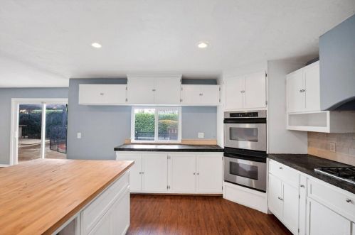 1260 Hoover St, Escondido CA  92027-1415 exterior