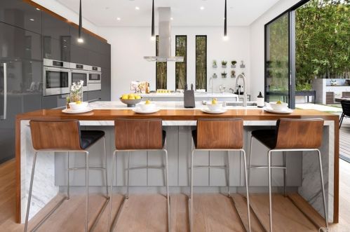 15245 Greenleaf St, Van Nuys CA 91403-4010 exterior