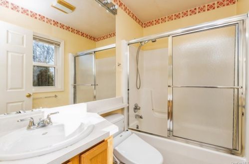 65 Greenvale Cir, White Plains NY  10607-1601 exterior