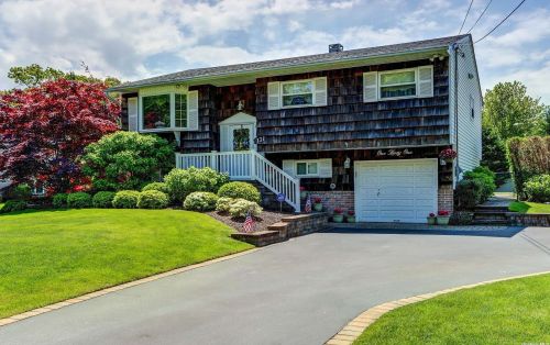 131 Babylon Ave, West Islip, NY 11795-1231