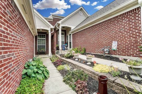 909 Borderlands Dr, Covington, KY 41018-3868