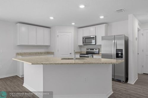 2097 Burlington St, Fort Pierce FL 34984-4351 exterior