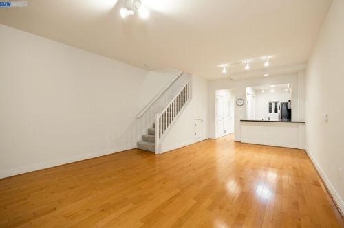 1577 Brunswig Ln, Oakland, CA 94608-2406