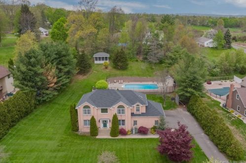 30 Haman Ct, Kensington, CT 06037-3558