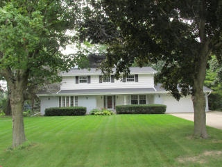 18345 Honey Creek Dr, Brookfield, WI 53045-7423