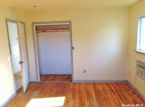 233 Rushmore St, Westbury NY  11590-3822 exterior