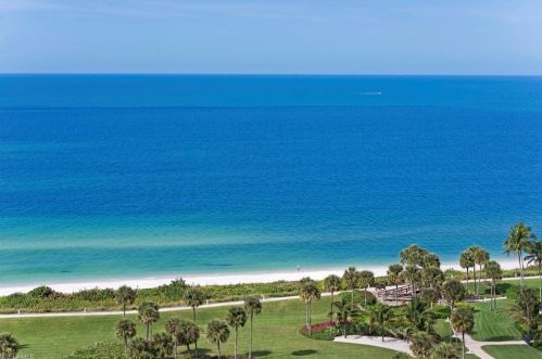 713 Neapolitan Way, Naples FL 34103-8502 exterior