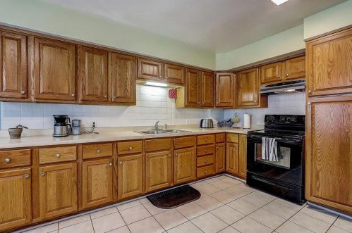 4543 Ardmore Ave, Milwaukee WI 53211-1402 exterior