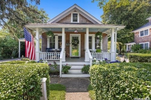 447 6th St, Greenport, NY 11944-1854